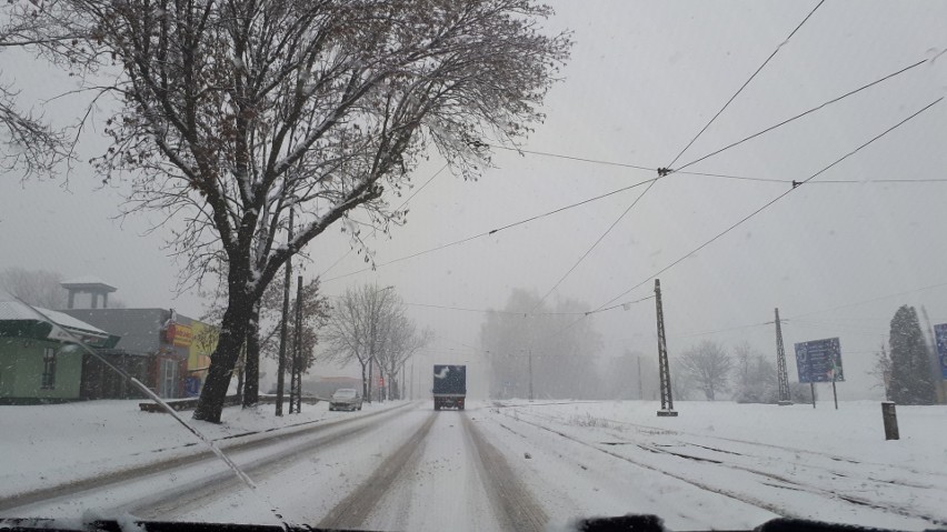 Fatalne warunki na drogach w Śląskiem. Seria wypadków i kolizji. Uważajcie! ZDJĘCIA