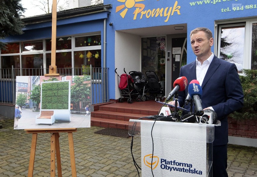 Pomysły posła Nitrasa na walkę ze smogiem. 500 drzew w każdej dzielnicy [zdjęcia]