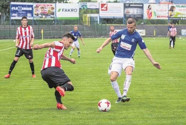 Bartłomiej Dudzic (z prawej) w sparingu strzelił gola Cracovii, w której kiedyś grał w ekstraklasie