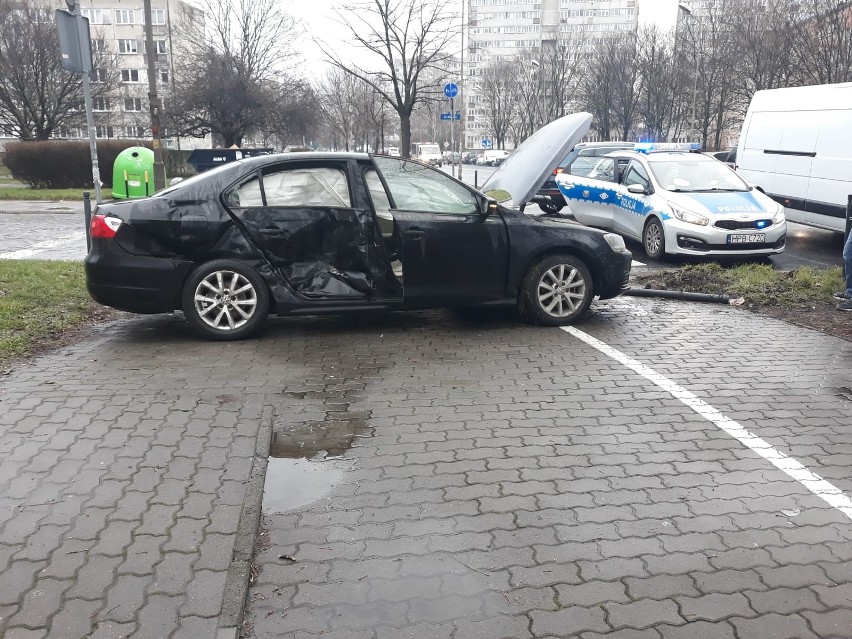 Wypadek na Szczepinie. Jedna osoba została ranna (ZDJĘCIA)