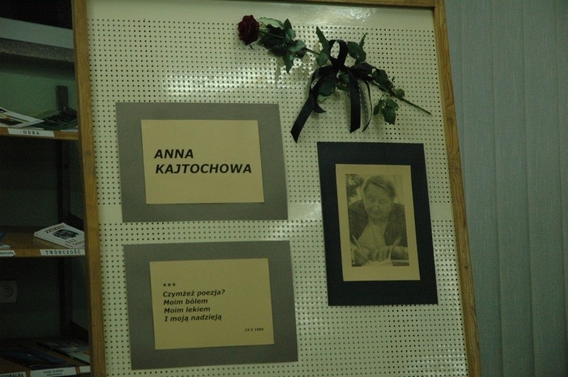 Olesno zegna poetke Anne Kajtochową