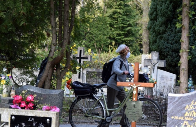 Zielonogórskie cmentarze miejskie ponownie otwarte dla mieszkańców.