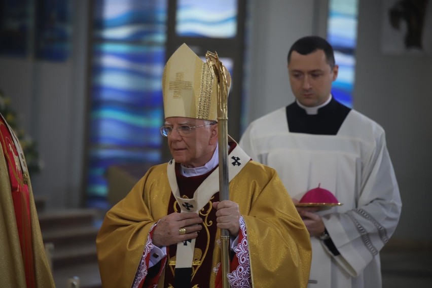 Arcybiskup Marek Jędraszewski w Łagiewnikach: To co się dzieje, dotyka nas wszystkich. Wiele udało się nam w walce z koronawirusem osiągnąć 