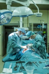 Lekarze ze szpitala Pro-Familia w Rzeszowie wykonali zabieg usunięcia piersi z jednoczesną rekonstrukcją