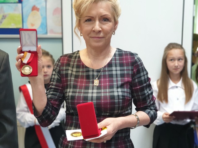 Publiczna Szkoła Podstawowa im. Karola Wojtyły w Kamnicy obchodziła pierwszą rocznicę nadania imienia i sztandaru