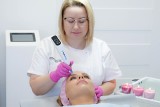 Oryginalny Dermapen 4 w nowoczesnej klinice kosmetologii laserowej i estetycznej Laser Clinic w Kielcach. Zobacz efekty [ZDJĘCIA]