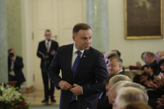 Prezydent Andrzej Duda jest jedynym politykiem z obozu władzy, którego prezes PiS nie może się pozbyć