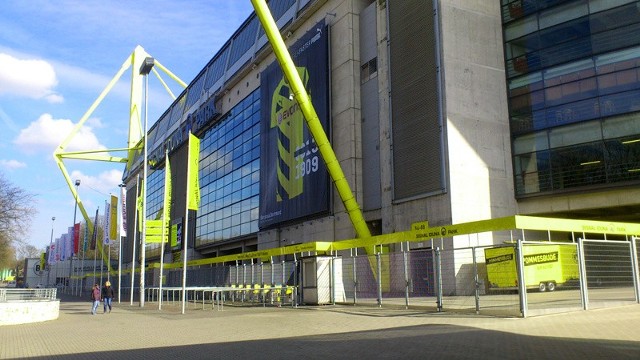 Okolice Signal Iduna Park przed sobotnim meczem Borussia - Bayern