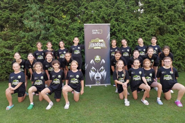 Mini Handball Akademia Pre Zero APR Radom to kuźnia talentów dla adeptek w tej dyscyplinie sportu w Radomiu.