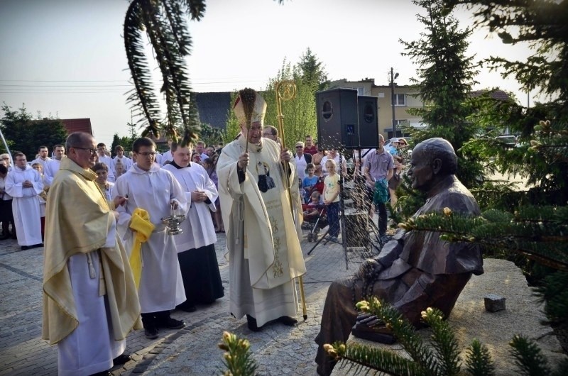 Pleszew: Odsłonięto pomnik Jana Pawła II