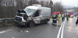 Ciężarówka zderzyła się z samochodem dostawczym. W szpitalu dwie osoby