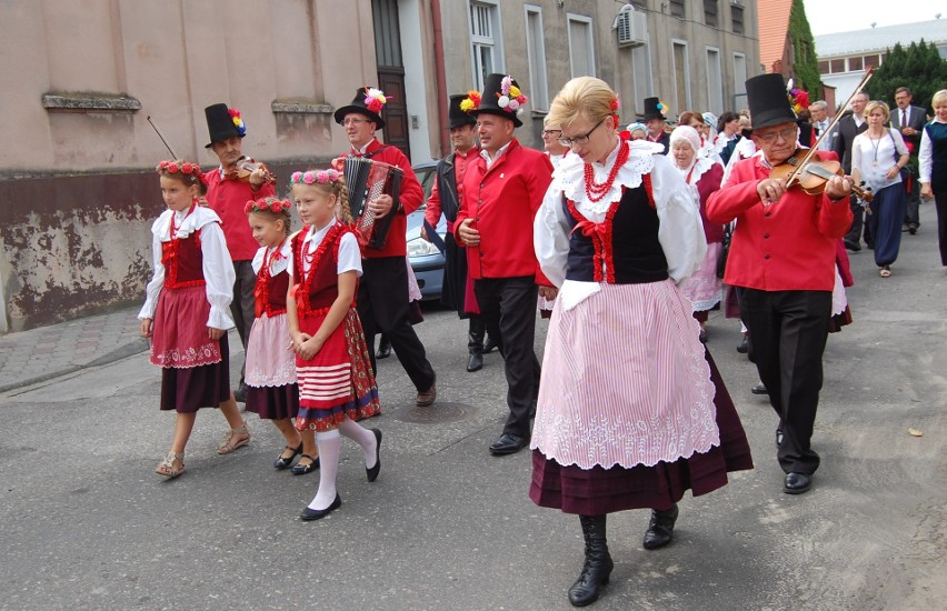 Zespół regionalny "Pałuki" z Kcyni prezentuje klasyczny...