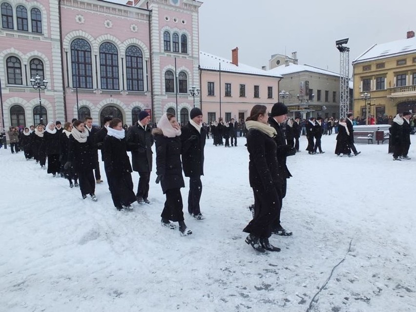 Polonez na żywieckim rynku. Pierwszy taki w historii miasta [ZDJĘCIA]