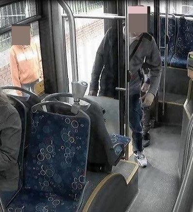 Mieli pobić kontrolera biletów i kierowcę autobusu w Grudziądzu. "Ewakuowali" się za granicę nim policja zapukała do ich drzwi...