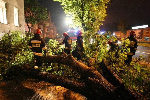Interwencje strażaków dotyczyły podtopień, przewróconych drzew i uszkodzonych budynków