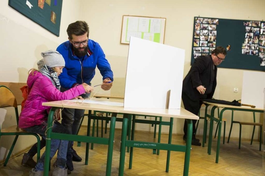 Wybory samorządowe 2018. Tak głosują mieszkańcy Krakowa [ZDJĘCIA]