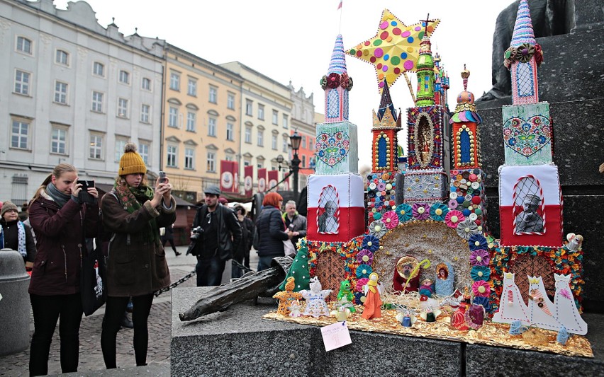 76. Konkurs Szopek Krakowskich. Po prezentacji na estradzie Targów Bożonarodzeniowych trafiły do Celestatu [ZDJĘCIA]