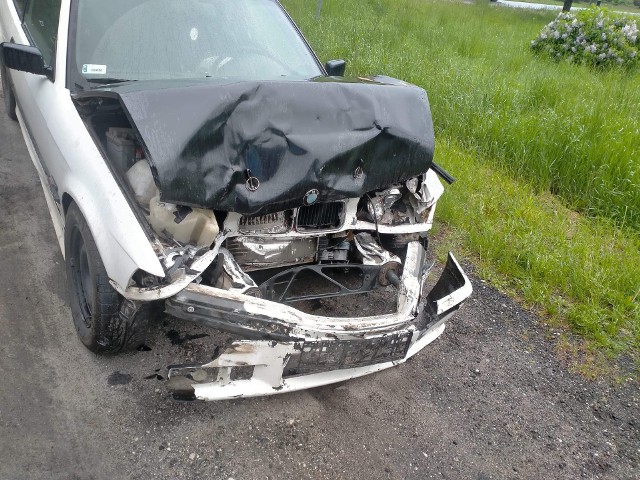 W Prądocinie, na drodze krajowej nr 25, doszło do zderzenia dwóch aut osobowych