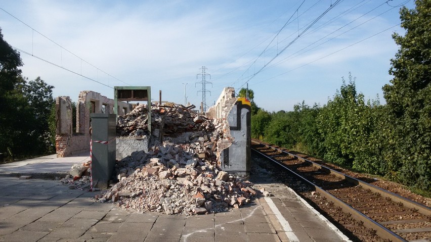 Dworzec na Paruszowcu w Rybniku remontują czy burzą?