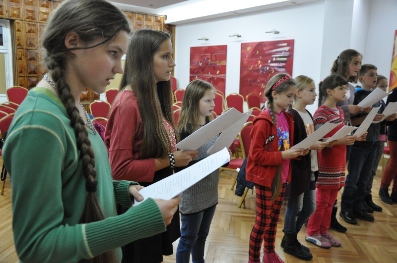 Opolskie dzieci śpiewają kolędy - warsztaty w Oleśnie....