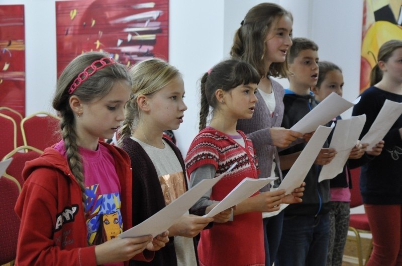 Opolskie dzieci śpiewają kolędy - warsztaty w Oleśnie....