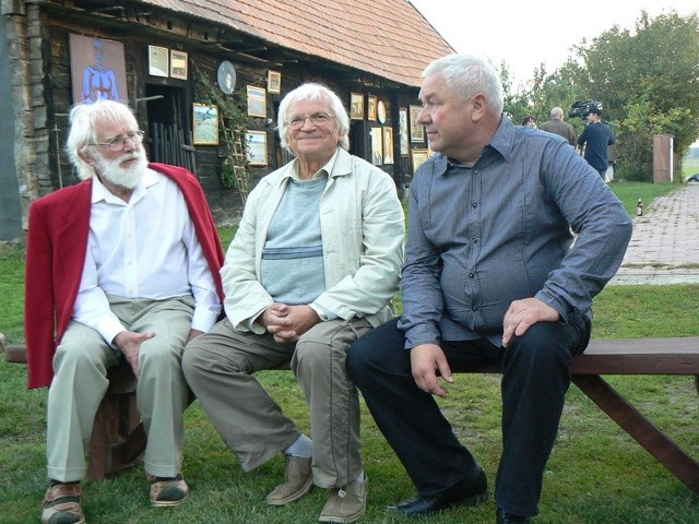 Stanisław Mazuś, Edward Habdas i  goszczący artystów w swoim gospodarstwie  Stanisław Gratka na wieczornej pogawędce w Celinach