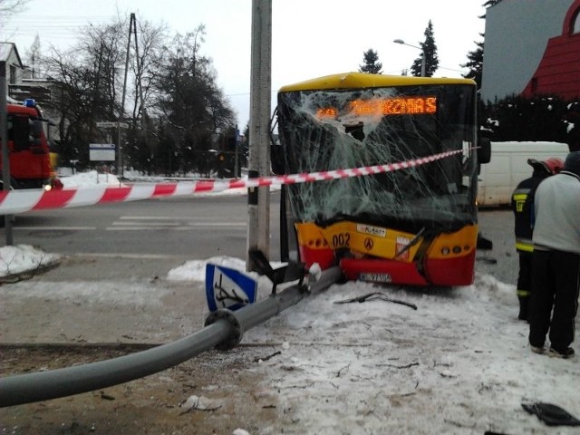 Zderzenie autobusu z busem w Kielcach