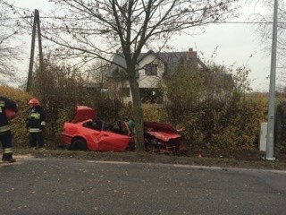 Wypadek w Biskupicach. Zderzyły się dwa auta. Trzy osoby w szpitalu