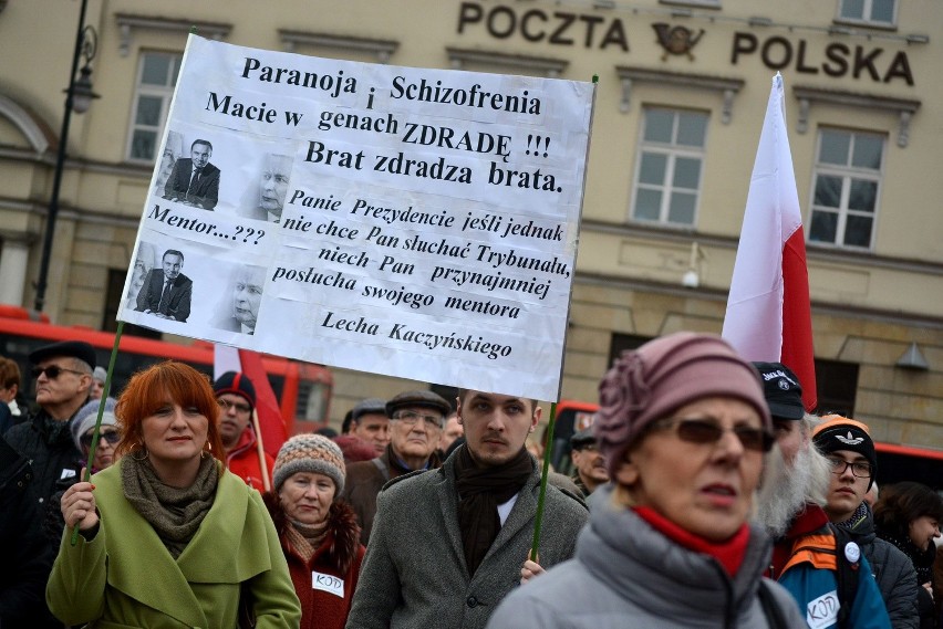 Komitet Obrony Demokracji manifestował w Lublinie. "Beata opublikuj!" [ZDJĘCIA, WIDEO]