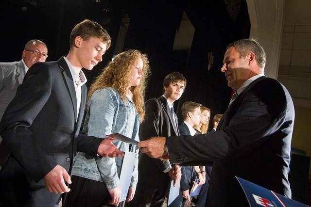 Prezydent Bydgoszczy nagrodził uczniów, którzy zwyciężyli w ważnych konkursach