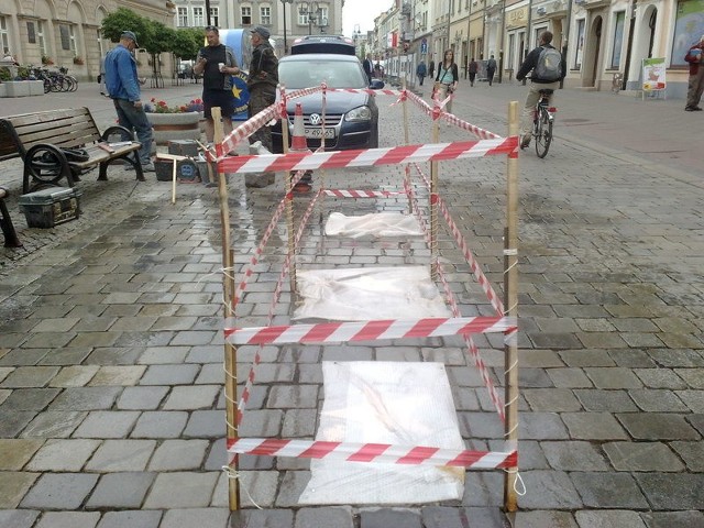 Wczoraj gwiazdy zostały wmurowane w bruk na opolskim rynku.