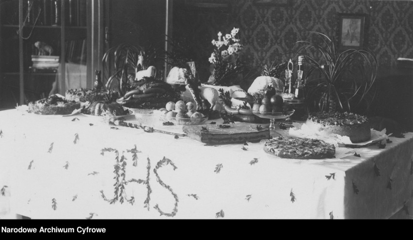 Pisanki, baranki, ciasta i nie tylko! Zobacz archiwalne zdjęcia wielkanocnych stołów