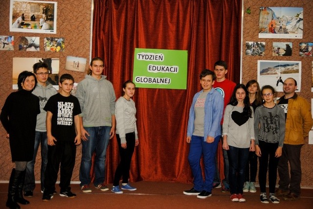 Uczniowie z gimnazjum w Jastrzębiu włączyli się w akcję &#8211; Tydzień Edukacji Globalnej.