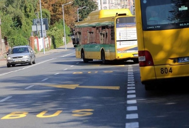 Buspas na ulicy Mikołowskiej w Katowicach