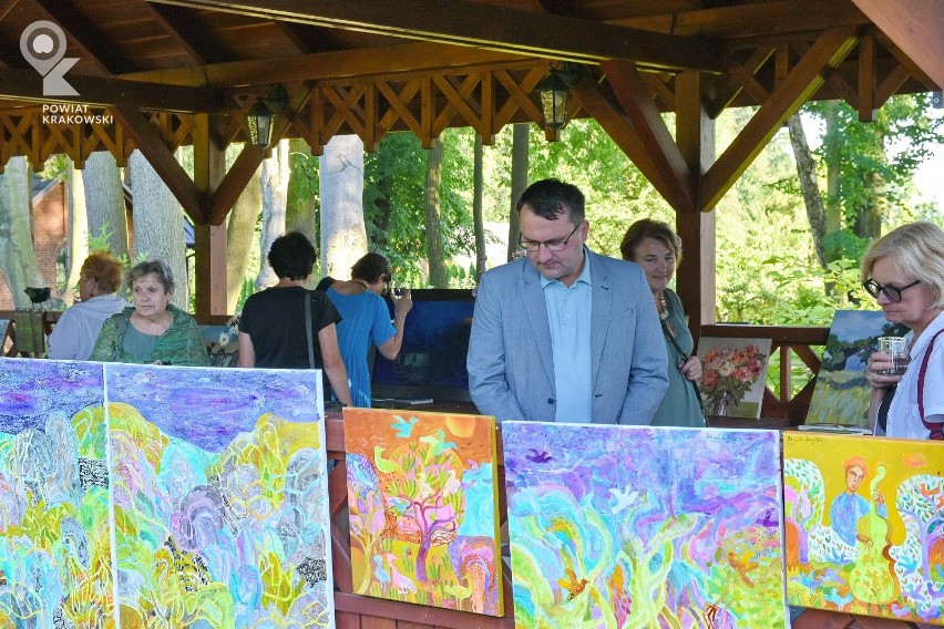 Plener podkrakowskich artystów z wystawą w ośrodku misjonarskim w Krzeszowicach