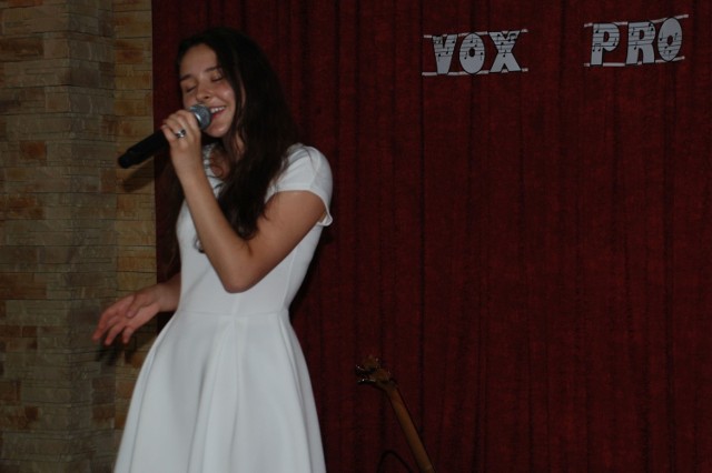 Wśród 24. uczestników przeglądu piosenki religijnej Katarzyna Rozpędowska z LO  w Zespole Szkół i Placówek w  Radziejowie, w kategorii solistów zajęła pierwsze miejsce.