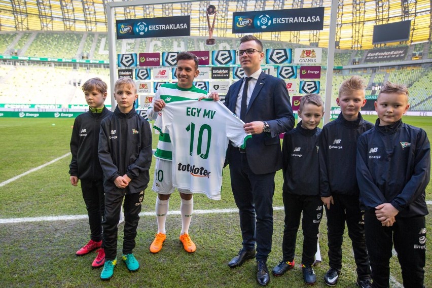 Egy Maulana Vikri ma dać Lechii Gdańsk jakość i pieniądze. Indonezja oszalała na punkcie transferu. Będzie nowy sponsor? [ZDJĘCIA] 