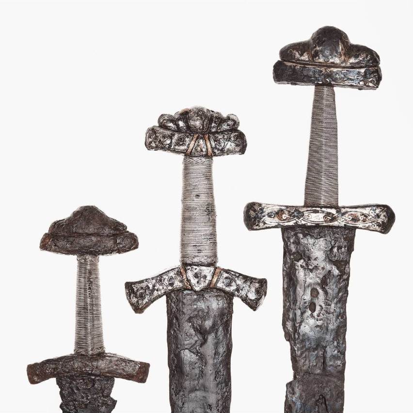 Miecze z grobów w Ciepłem