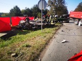 Tragiczny wypadek w Łochowicach niedaleko Bydgoszczy. Nie żyje kierowca mercedesa