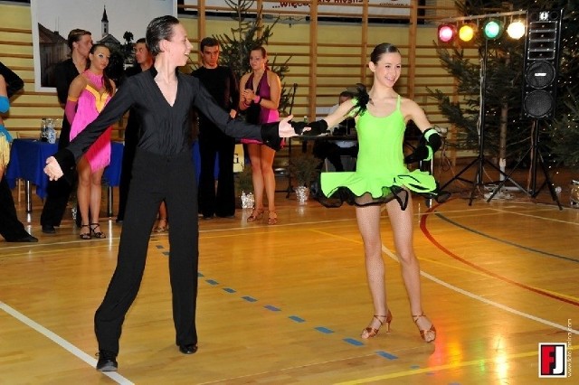 Mikolajkowy Turniej Tanca Towarzyskiego w Dobrodzieniu