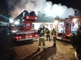 Strażacy walczyli z ogniem przez 6 godzin. Pożar w domu jednorodzinnym w Kamionce