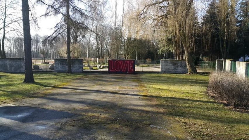 Mural z napisem LOVE powstał na Lewitynie ZDJĘCIA