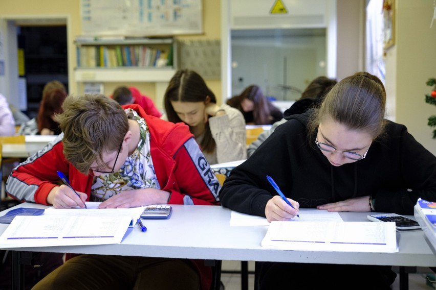 Uniwersyteckie LO w Toruniu jest najwyżej sklasyfikowaną...