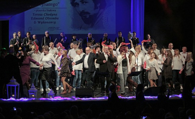 Koncert "Nie mówię żegnaj" poświęcony Maciejowi Kossowskiemu w grudziądzkim teatrze