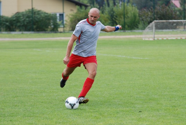 Mateusz Pindral zdobył dla Nidzianki Bieliny pierwszego gola w spotkaniu z Nidą Pińczów.