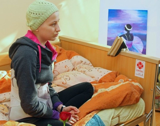 Iza Partyka, 18-latka która walczy z nowotworem kości przebywa już w szpitalu onkologicznym w Chinach. Wciąż są potrzebne na jej leczenie