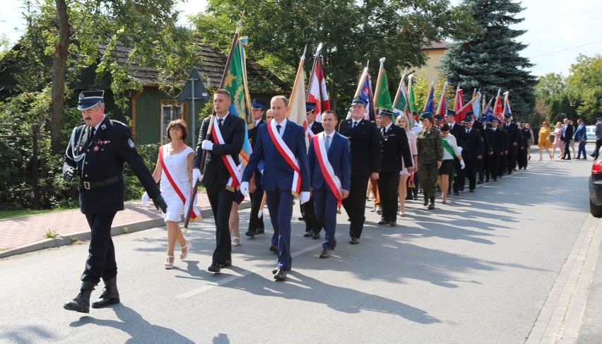 Dożynki powiatu lipskiego 2018 w Rzeczniowie. Zagrały kapele...