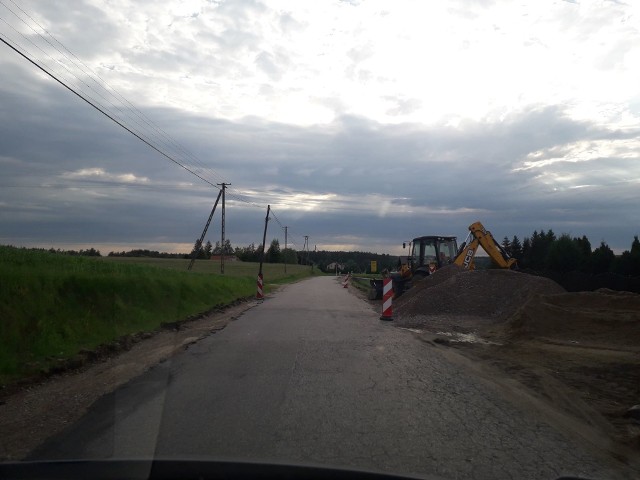 Droga ze Zbiczna w stronę Sosna - wyremontowany zostanie odcinek o długości 1,5 km