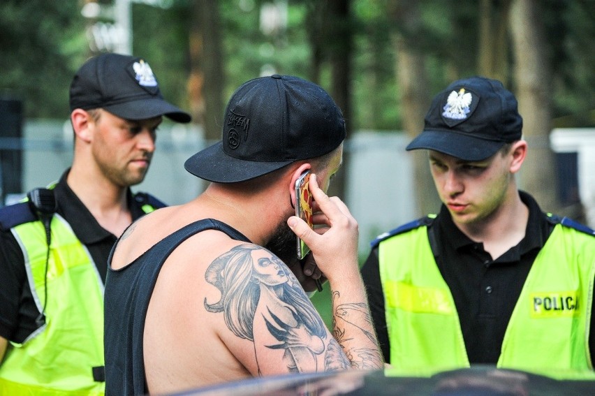 Na miejscu pracują funkcjonariusze z całego kraju - m.in. z...