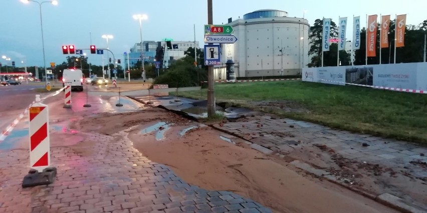 Awaria wodociągowa przy ul. Poznańskiej [ZDJĘCIA]